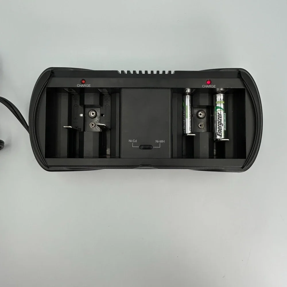 RADIO SHACK Universal Overnight Battery Charger‎ 23-339 Ni-Cd/Ni-MH Tested Works